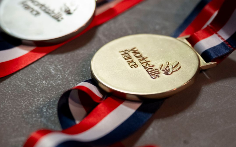 Du 16 au 18 octobre 2025, au Parc Chanot de Marseille, la 48e compétition nationale des métiers WorldSkills France rassemble pour trois jours d’épreuves et de défis, 800 champions régionaux dans près de 70 métiers.