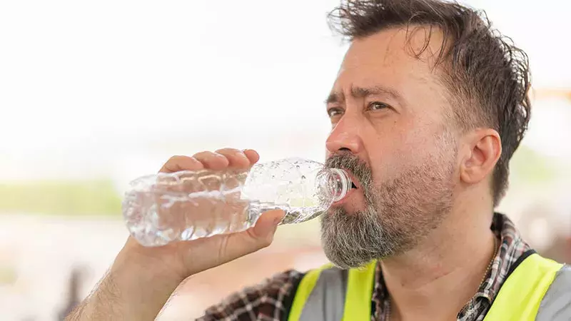 Vague de chaleur : Olivier Dussopt rappelle les règles pour assurer la protection de la santé des travailleurs