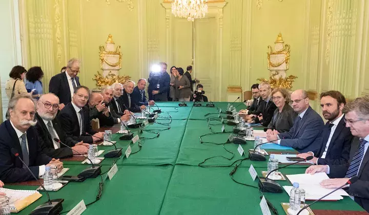 png/rebatir_notre_dame_180419_salle.png